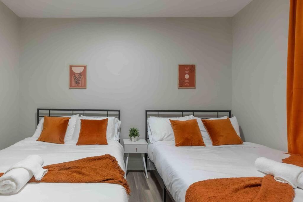 Pumpkin Premise By Airport, 5 Beds, Sleeps 8, Book 7 Days, Get 20 Percent Off Leilighet Newark Eksteriør bilde