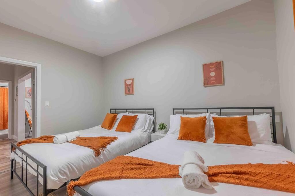 Pumpkin Premise By Airport, 5 Beds, Sleeps 8, Book 7 Days, Get 20 Percent Off Leilighet Newark Eksteriør bilde