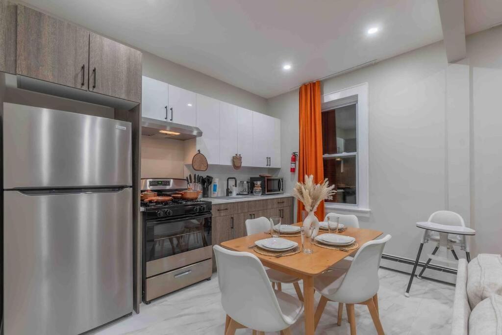 Pumpkin Premise By Airport, 5 Beds, Sleeps 8, Book 7 Days, Get 20 Percent Off Leilighet Newark Eksteriør bilde
