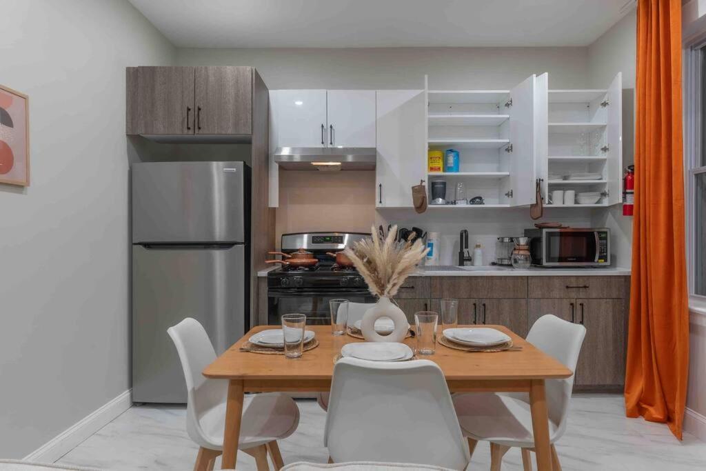 Pumpkin Premise By Airport, 5 Beds, Sleeps 8, Book 7 Days, Get 20 Percent Off Leilighet Newark Eksteriør bilde